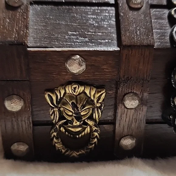 Vintage Wooden Pirate Treasure Chest Box With Lock& Key ! - Picture 2 of 10
